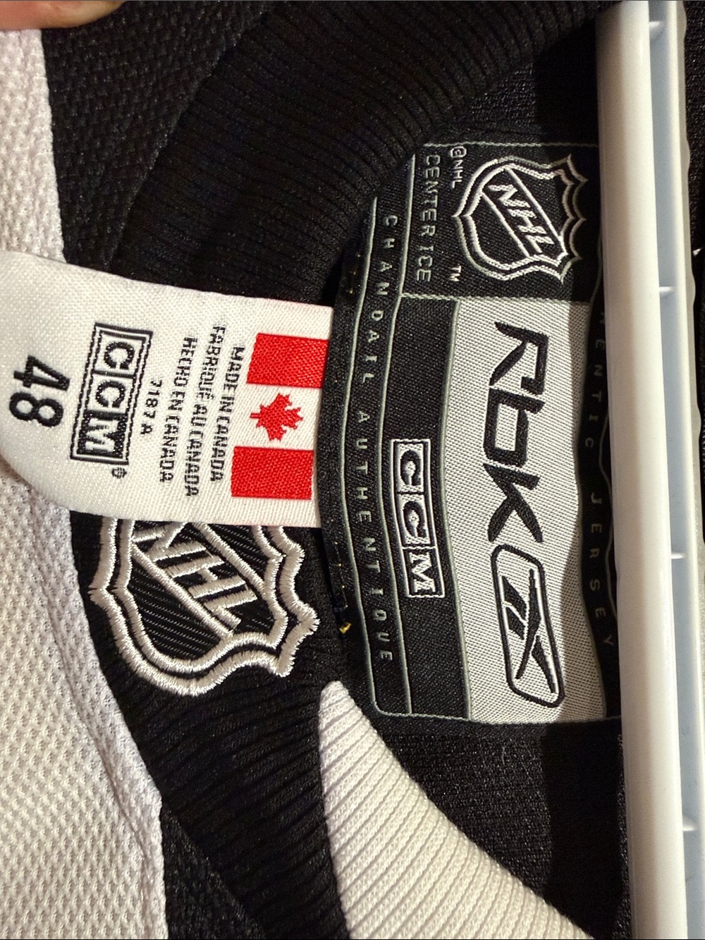 Reebok White Black Chicago Blackhawks Jersey with Multicolor Crest - Picture 2 of 3